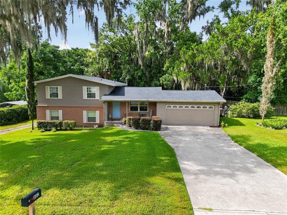For Sale: $349,900 (3 beds, 2 baths, 1944 Square Feet)