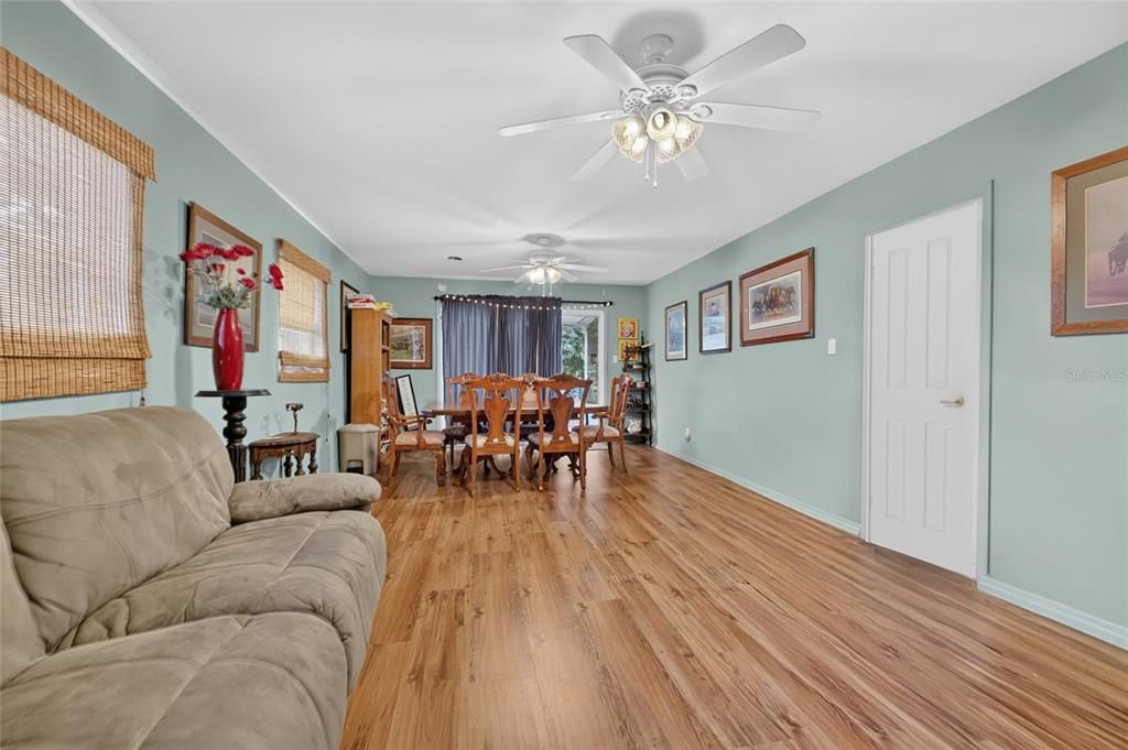 For Sale: $349,900 (3 beds, 2 baths, 1944 Square Feet)
