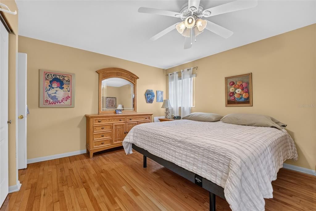 For Sale: $349,900 (3 beds, 2 baths, 1944 Square Feet)