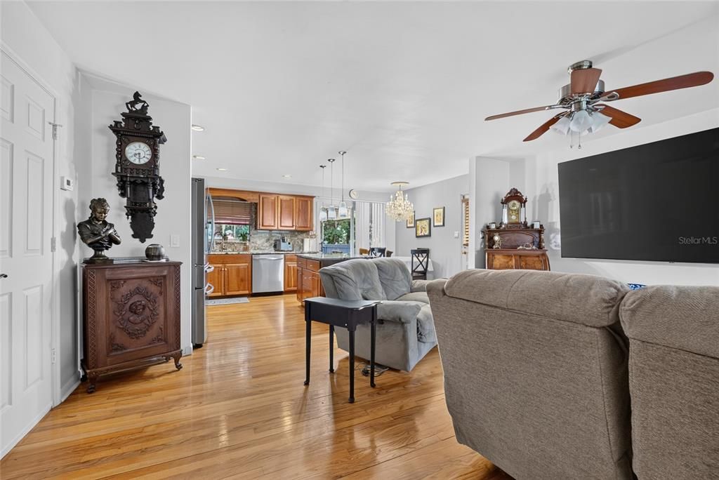 For Sale: $349,900 (3 beds, 2 baths, 1944 Square Feet)