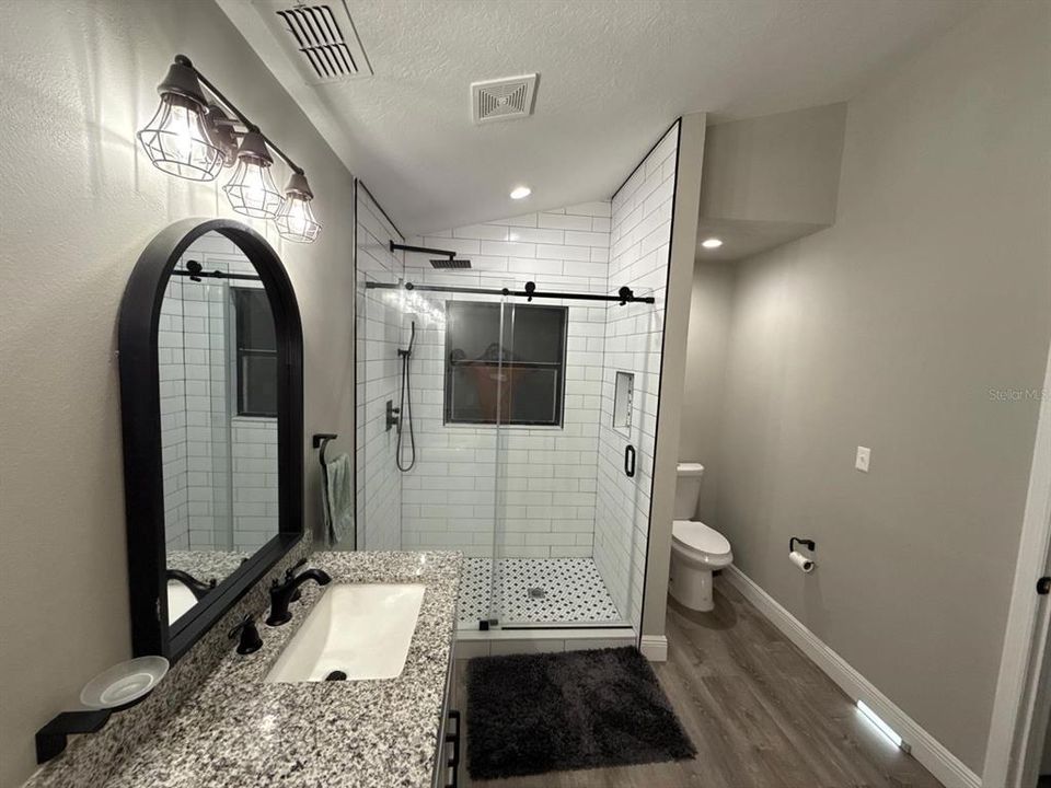 For Sale: $399,000 (3 beds, 2 baths, 1275 Square Feet)