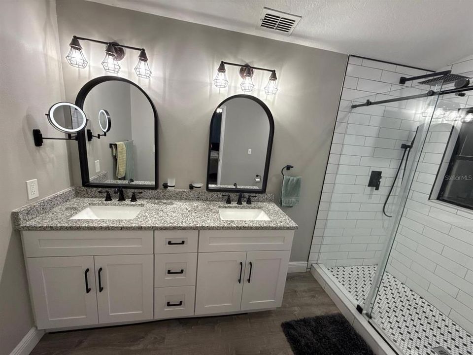 For Sale: $399,000 (3 beds, 2 baths, 1275 Square Feet)