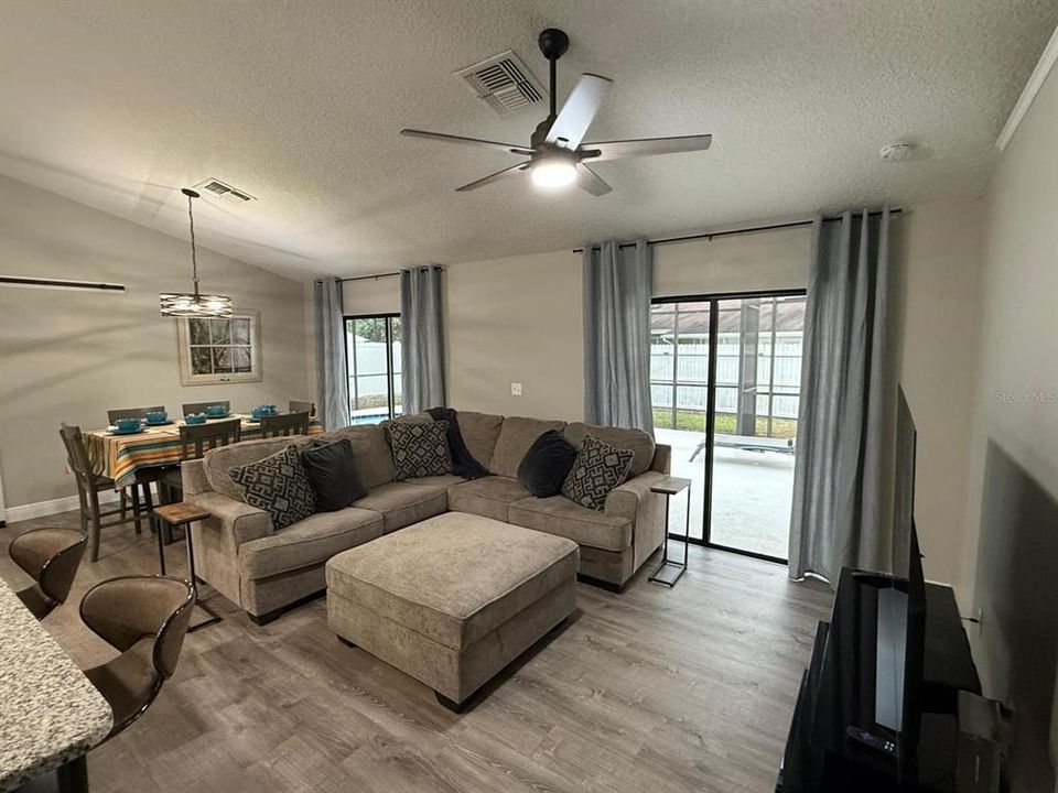 For Sale: $399,000 (3 beds, 2 baths, 1275 Square Feet)