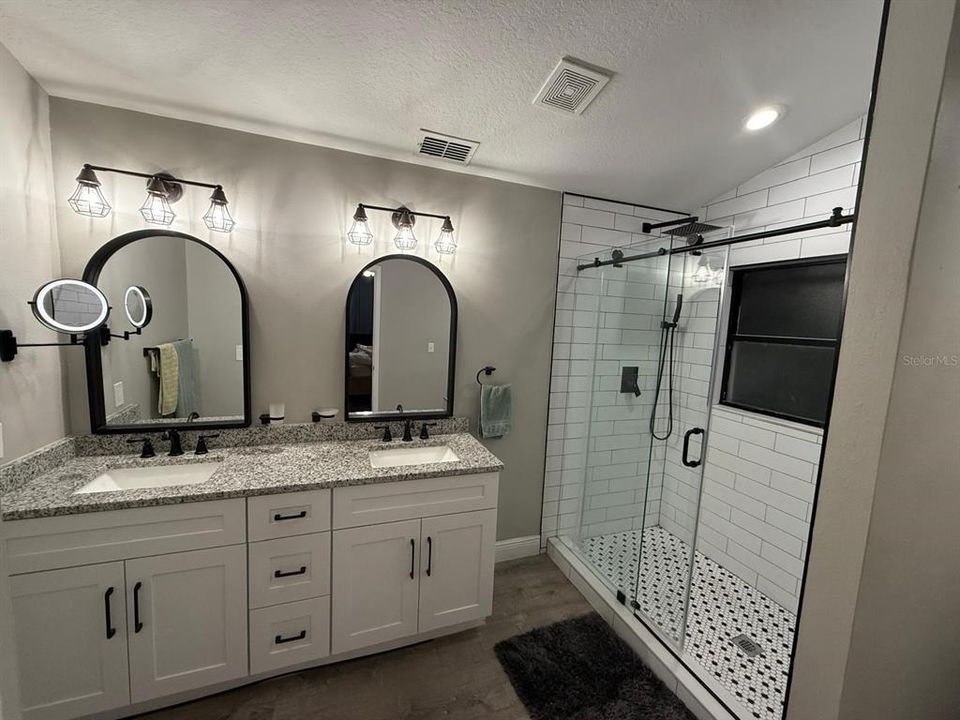 For Sale: $399,000 (3 beds, 2 baths, 1275 Square Feet)