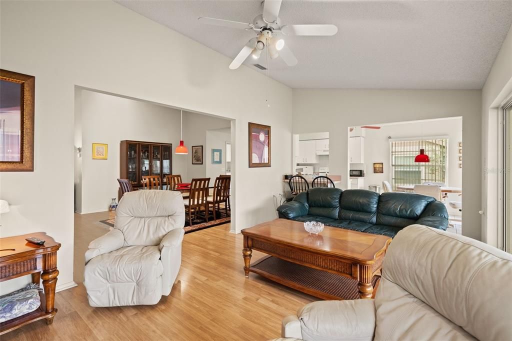 For Sale: $279,900 (2 beds, 2 baths, 1957 Square Feet)