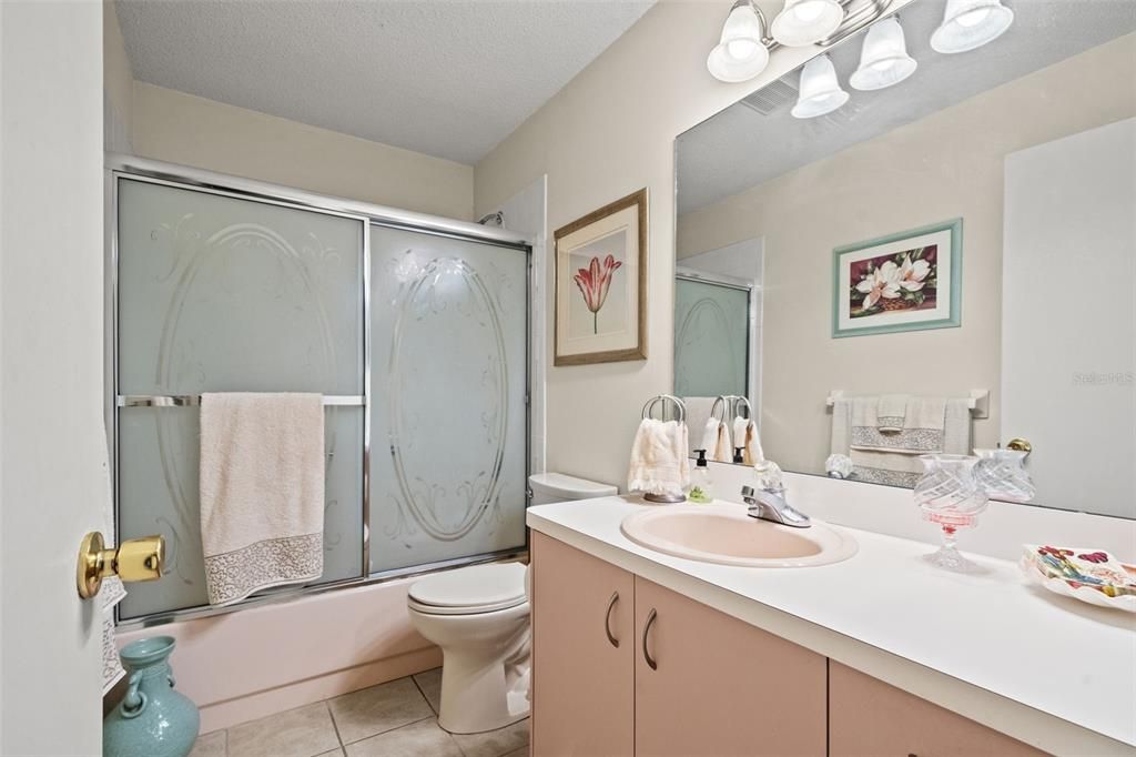 For Sale: $279,900 (2 beds, 2 baths, 1957 Square Feet)