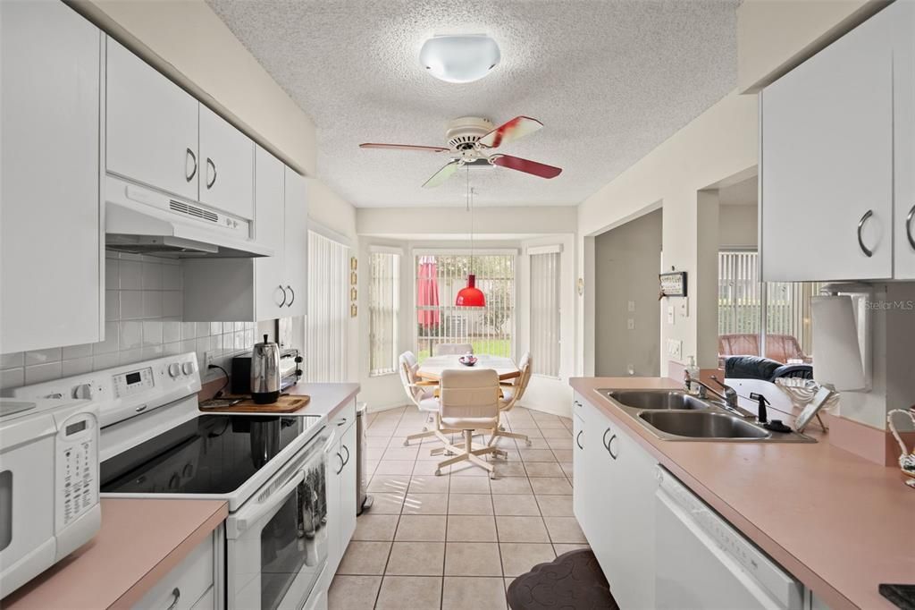For Sale: $279,900 (2 beds, 2 baths, 1957 Square Feet)