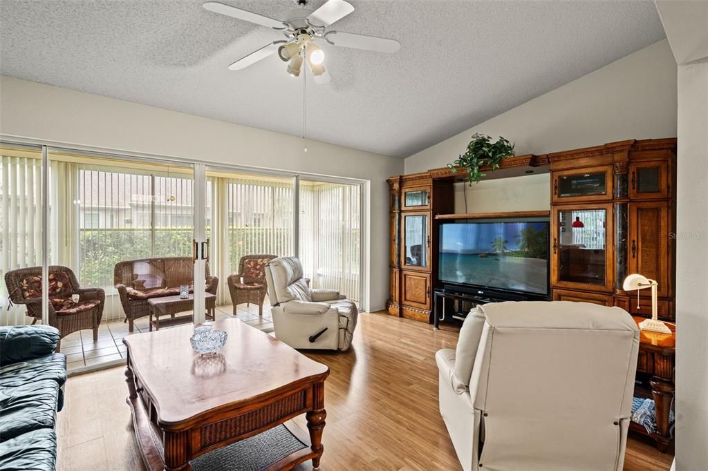 For Sale: $279,900 (2 beds, 2 baths, 1957 Square Feet)
