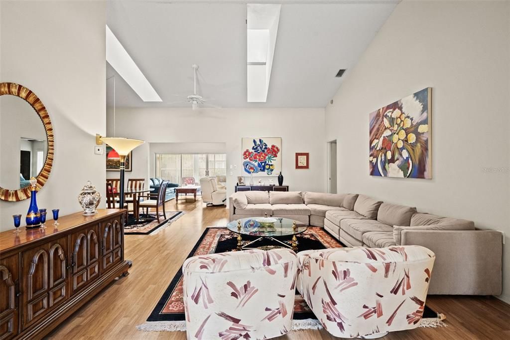 For Sale: $279,900 (2 beds, 2 baths, 1957 Square Feet)