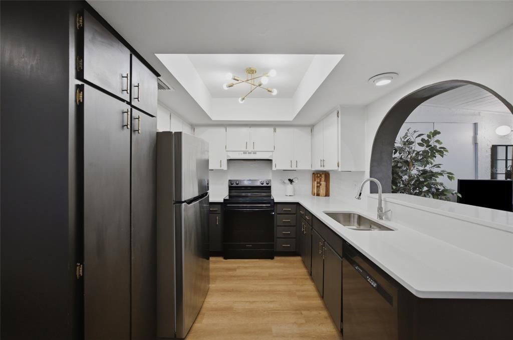 На продажу: $229,500 (2 спален, 2 ванн, 1178 Квадратных фут)