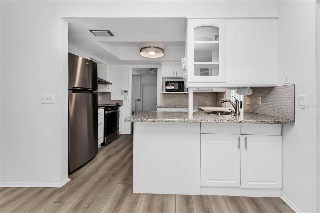 На продажу: $259,900 (2 спален, 2 ванн, 1374 Квадратных фут)