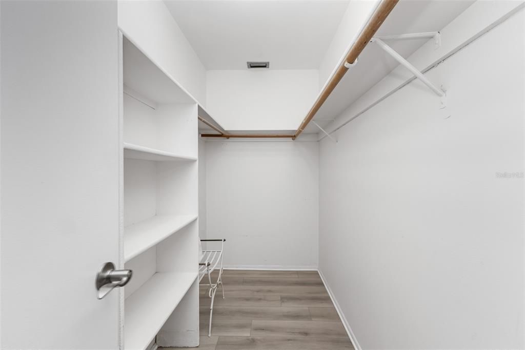 На продажу: $259,900 (2 спален, 2 ванн, 1374 Квадратных фут)