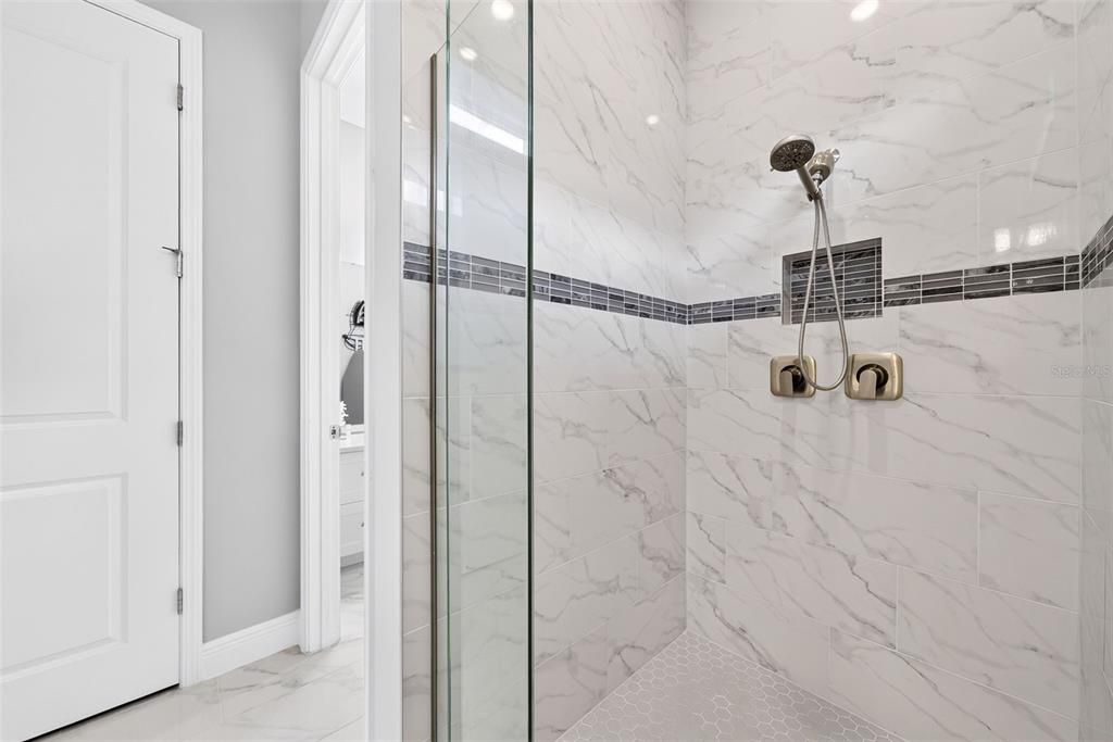 En Venta: $1,079,000 (5 camas, 3 baños, 3098 Pies cuadrados)