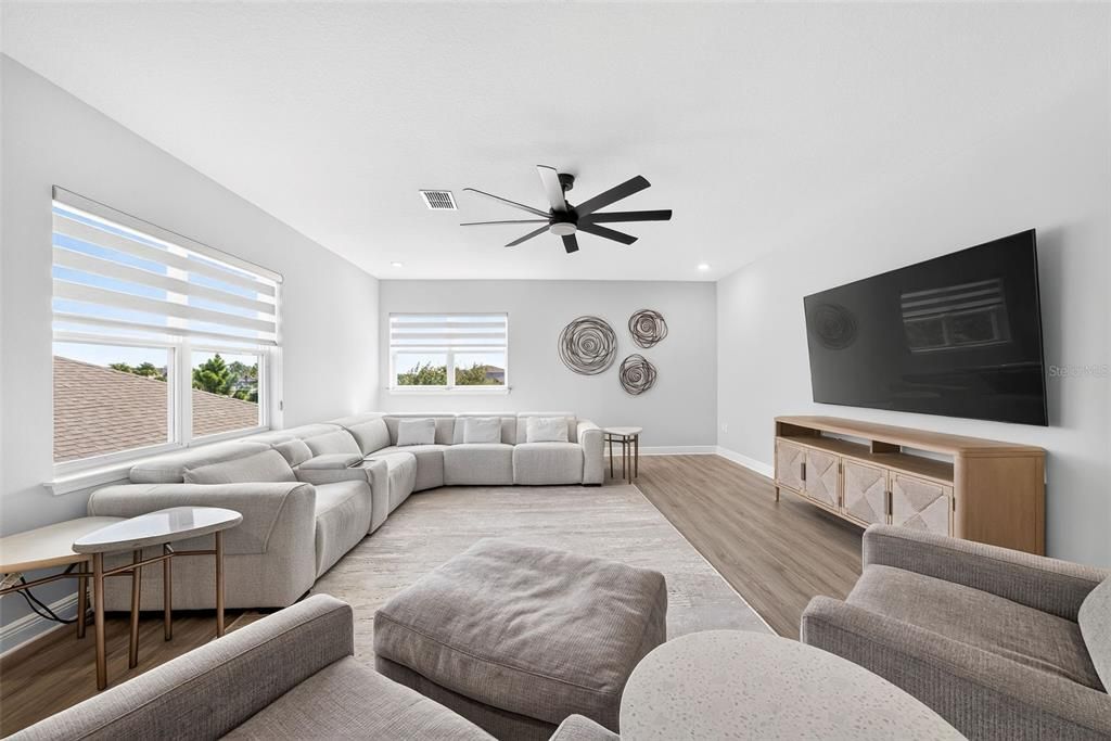 En Venta: $1,079,000 (5 camas, 3 baños, 3098 Pies cuadrados)