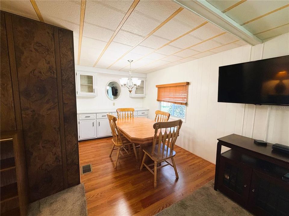 На продажу: $89,900 (2 спален, 2 ванн, 960 Квадратных фут)