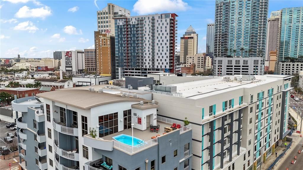 En Venta: $900,000 (4 camas, 3 baños, 2501 Pies cuadrados)