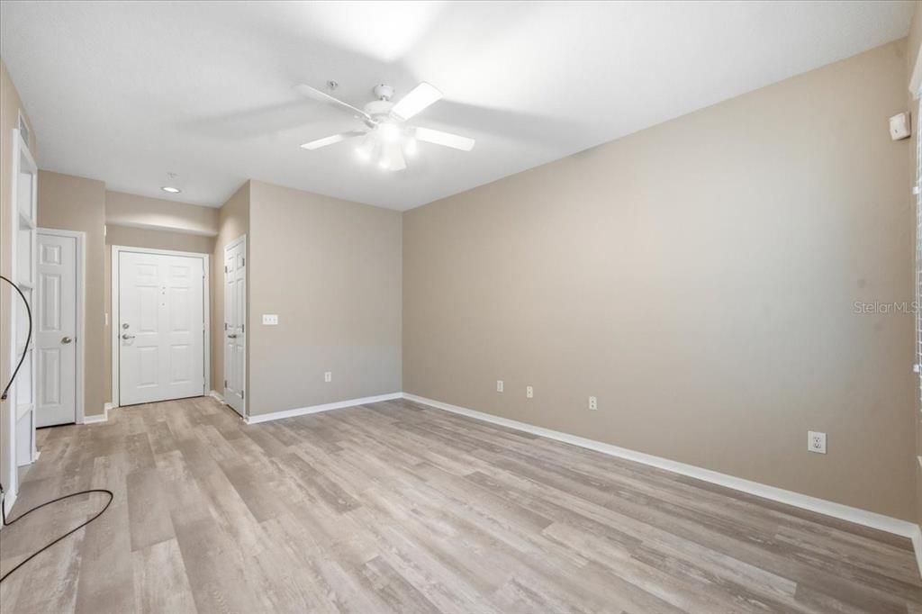 На продажу: $179,900 (1 спален, 1 ванн, 867 Квадратных фут)