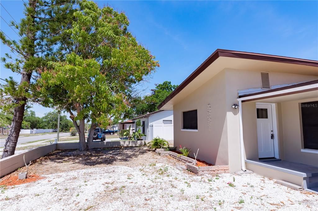 For Sale: $450,000 (3 beds, 2 baths, 1425 Square Feet)
