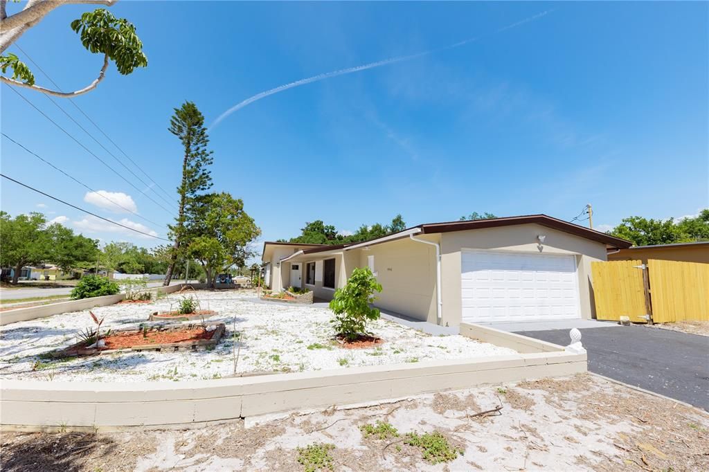 For Sale: $450,000 (3 beds, 2 baths, 1425 Square Feet)