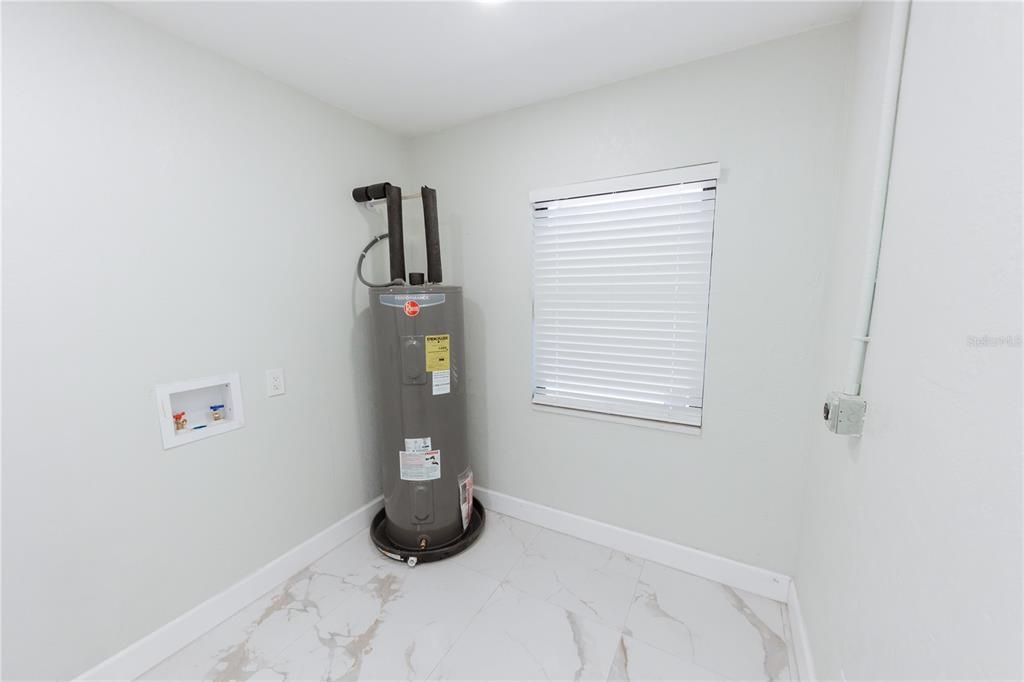 For Sale: $450,000 (3 beds, 2 baths, 1425 Square Feet)