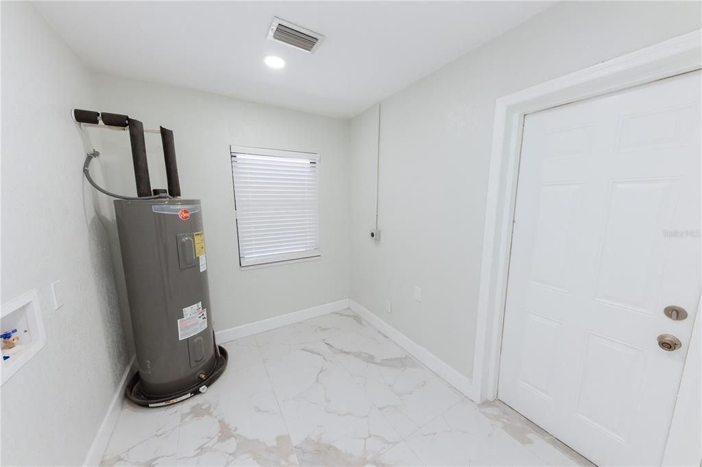 For Sale: $450,000 (3 beds, 2 baths, 1425 Square Feet)
