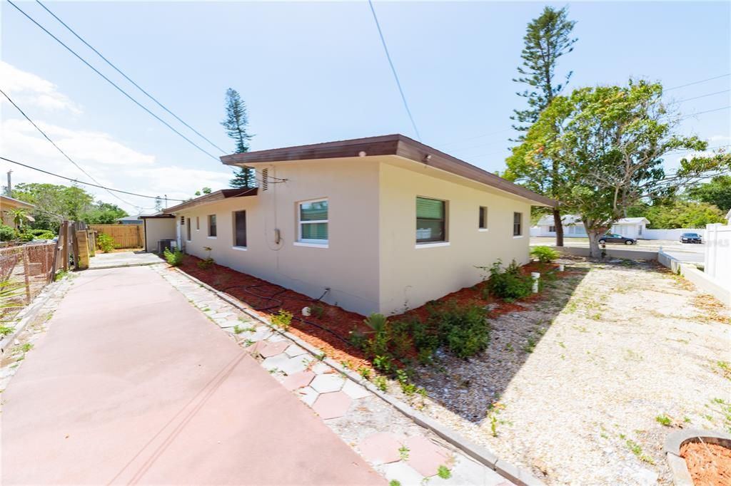 For Sale: $450,000 (3 beds, 2 baths, 1425 Square Feet)