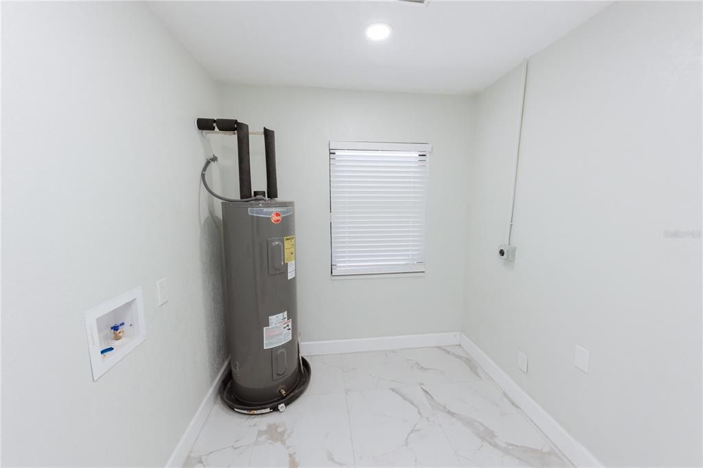For Sale: $450,000 (3 beds, 2 baths, 1425 Square Feet)