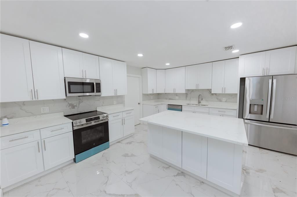 For Sale: $450,000 (3 beds, 2 baths, 1425 Square Feet)