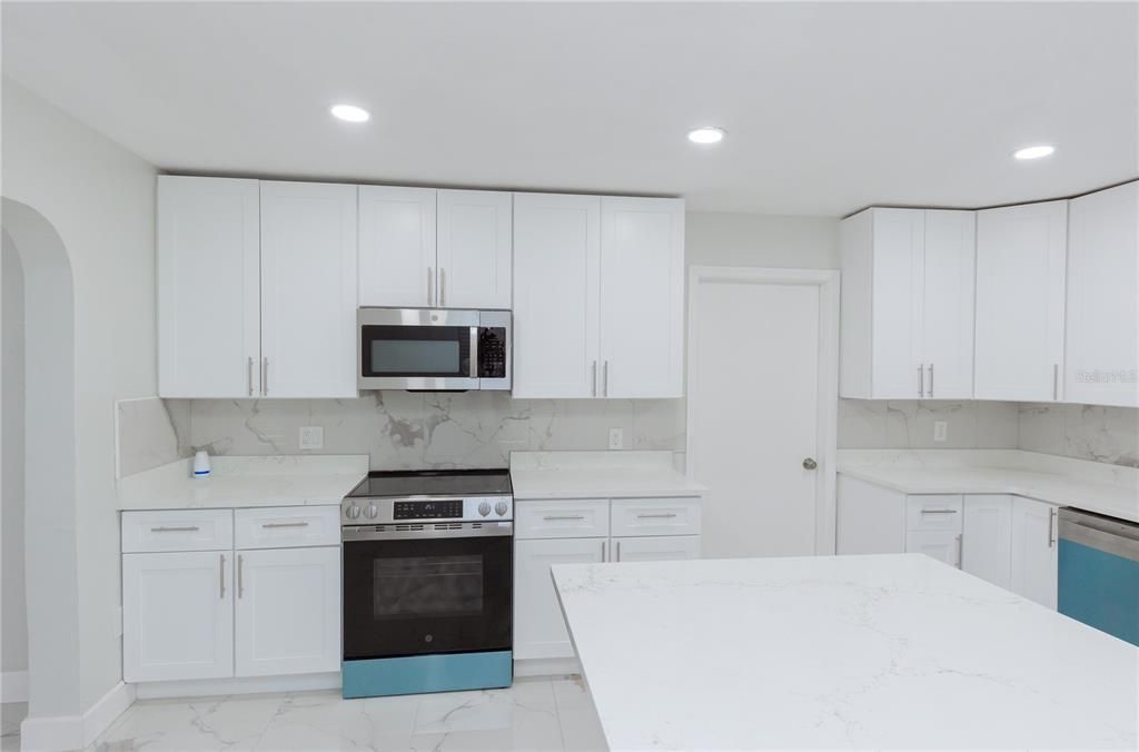 For Sale: $450,000 (3 beds, 2 baths, 1425 Square Feet)