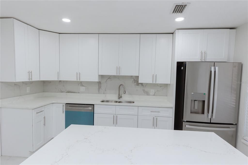 For Sale: $450,000 (3 beds, 2 baths, 1425 Square Feet)