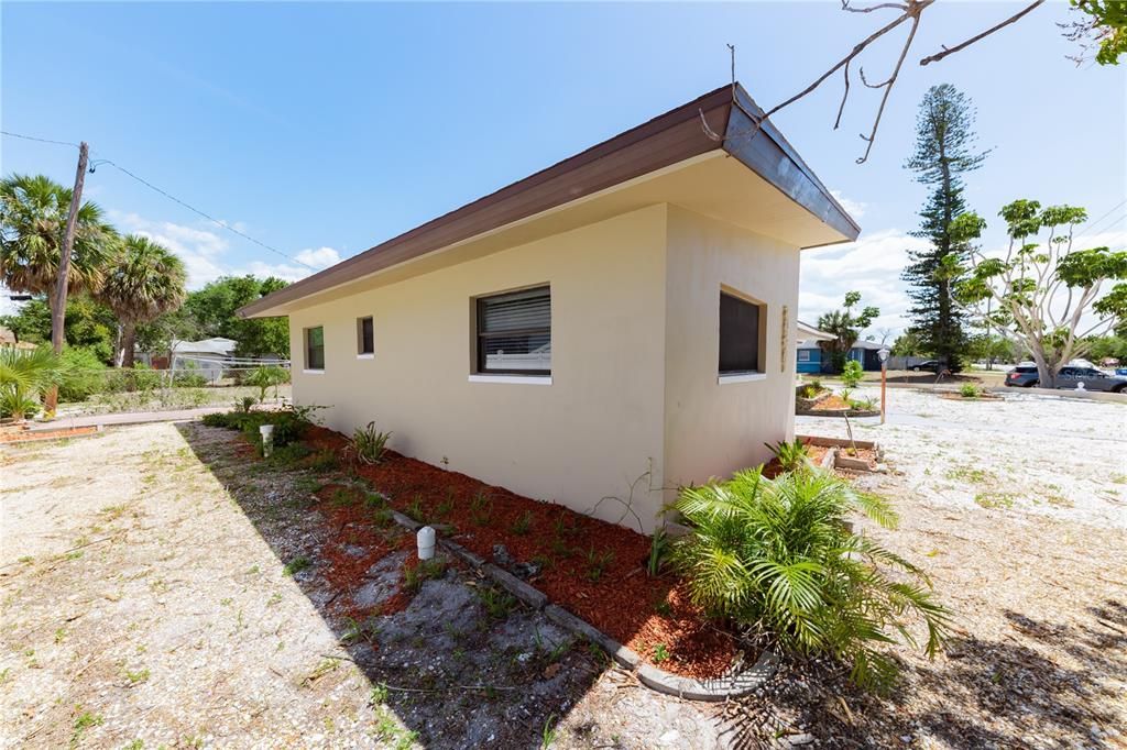For Sale: $450,000 (3 beds, 2 baths, 1425 Square Feet)