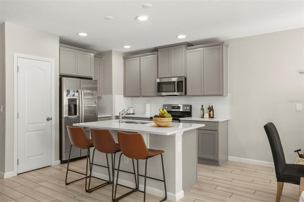 For Rent: $2,650 (3 beds, 2 baths, 1379 Square Feet)