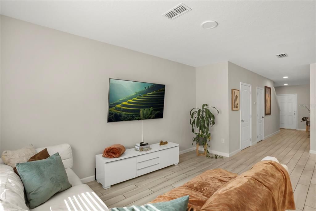 For Rent: $2,650 (3 beds, 2 baths, 1379 Square Feet)