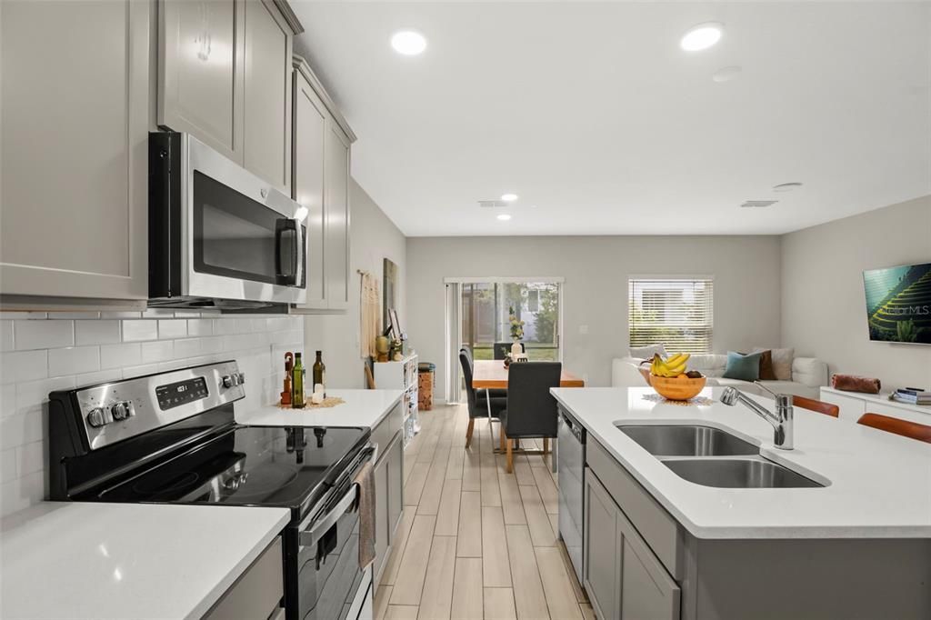 For Rent: $2,650 (3 beds, 2 baths, 1379 Square Feet)