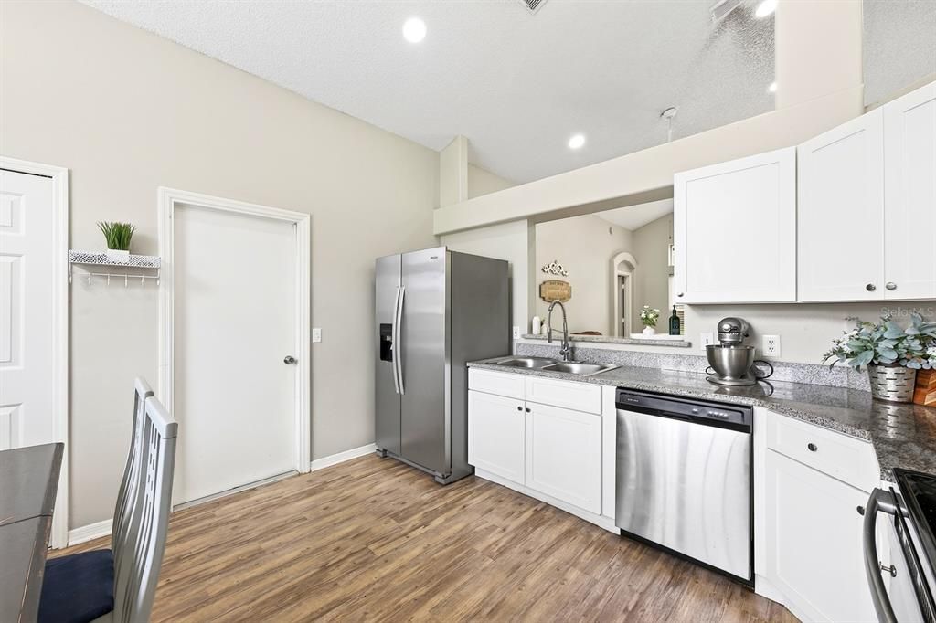 Activo con contrato: $280,000 (3 camas, 2 baños, 1234 Pies cuadrados)