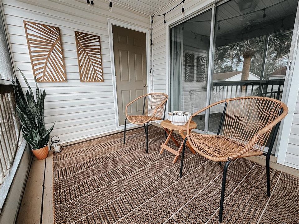 For Sale: $139,500 (2 beds, 2 baths, 833 Square Feet)