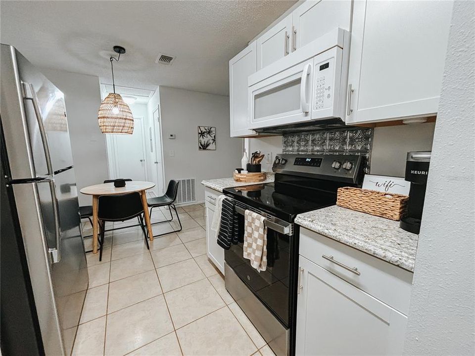 For Sale: $139,500 (2 beds, 2 baths, 833 Square Feet)