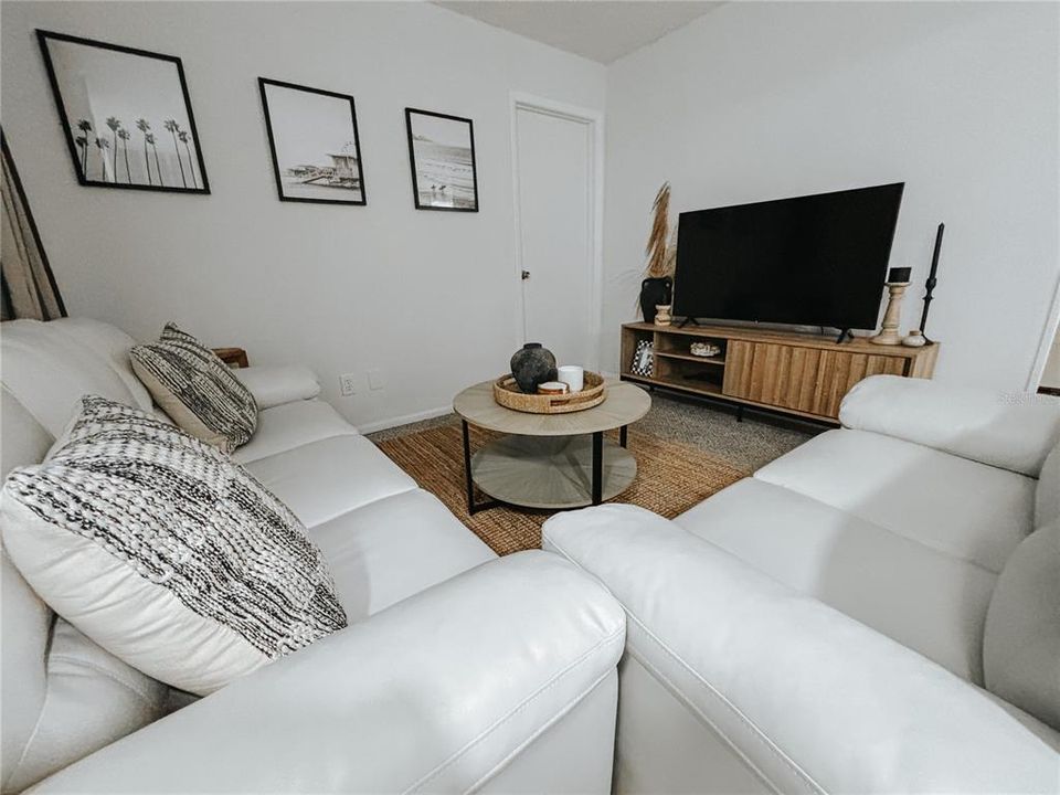 For Sale: $139,500 (2 beds, 2 baths, 833 Square Feet)