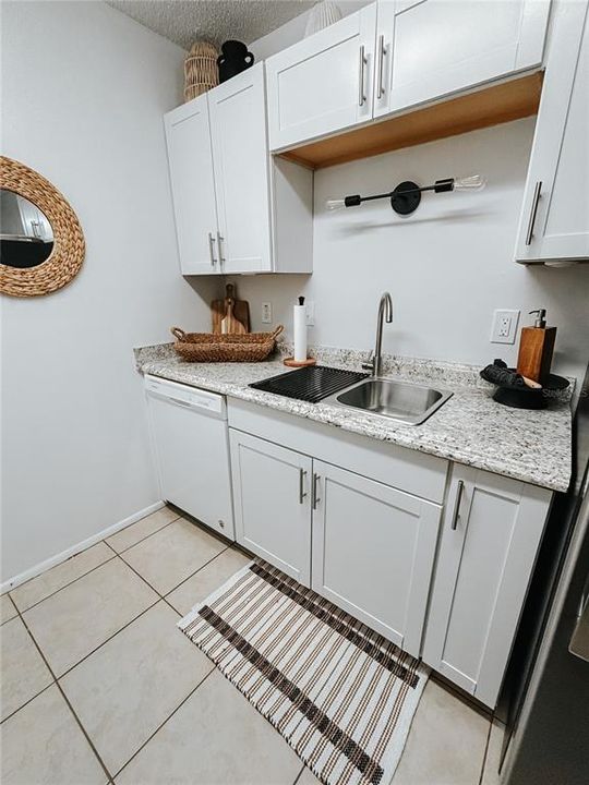 For Sale: $139,500 (2 beds, 2 baths, 833 Square Feet)