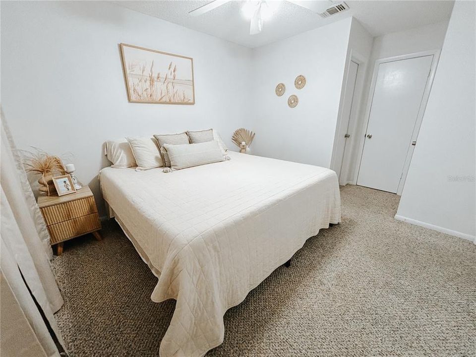 For Sale: $139,500 (2 beds, 2 baths, 833 Square Feet)