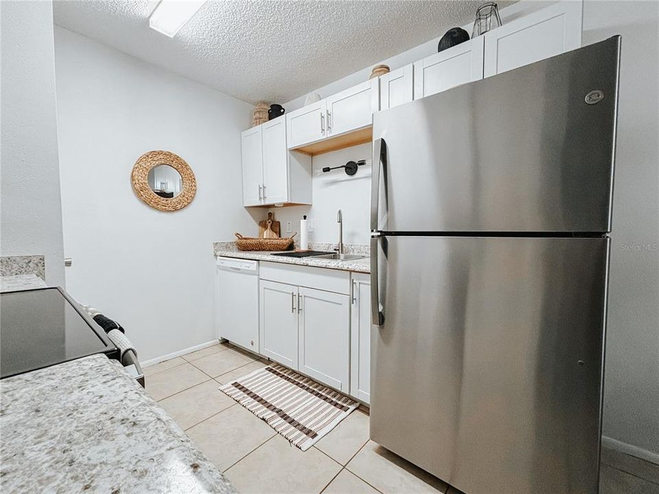 For Sale: $139,500 (2 beds, 2 baths, 833 Square Feet)