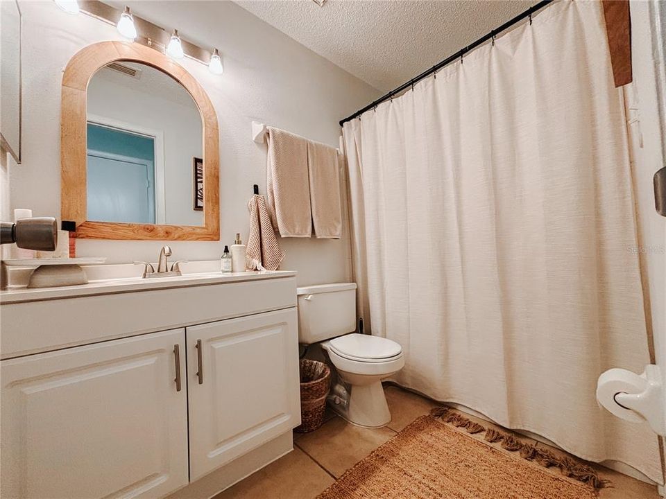 For Sale: $139,500 (2 beds, 2 baths, 833 Square Feet)
