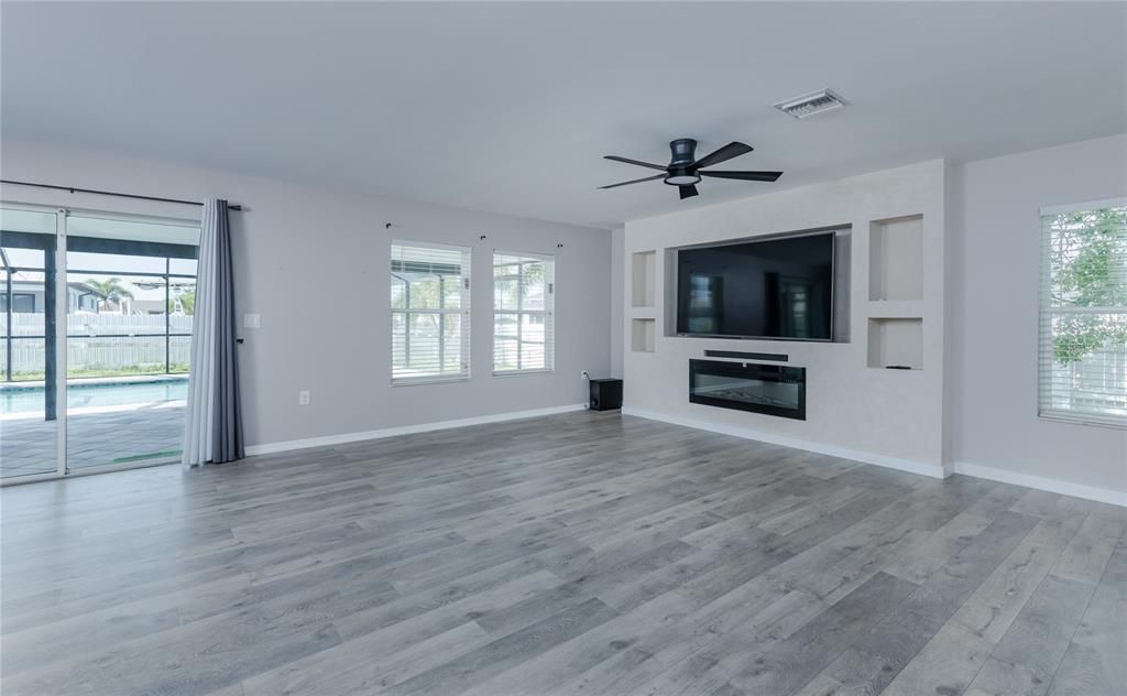 For Sale: $620,000 (4 beds, 3 baths, 3210 Square Feet)