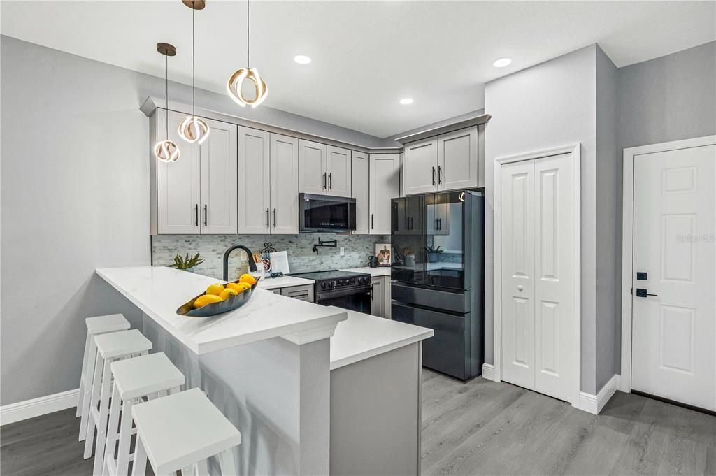 На продажу: $325,000 (3 спален, 2 ванн, 1568 Квадратных фут)