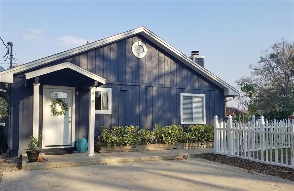 For Rent: $2,100 (2 beds, 2 baths, 1209 Square Feet)
