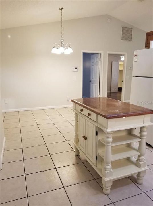 For Rent: $2,100 (2 beds, 2 baths, 1209 Square Feet)