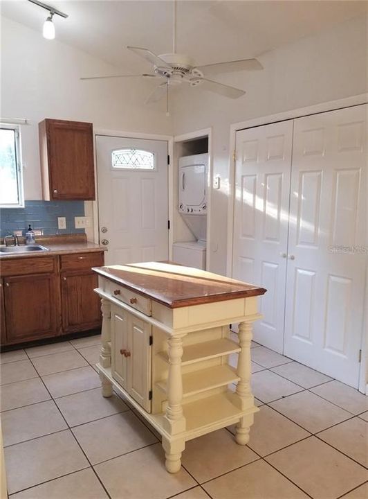 For Rent: $2,100 (2 beds, 2 baths, 1209 Square Feet)