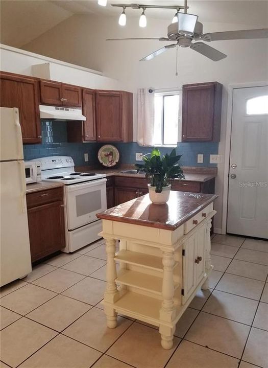 For Rent: $2,100 (2 beds, 2 baths, 1209 Square Feet)