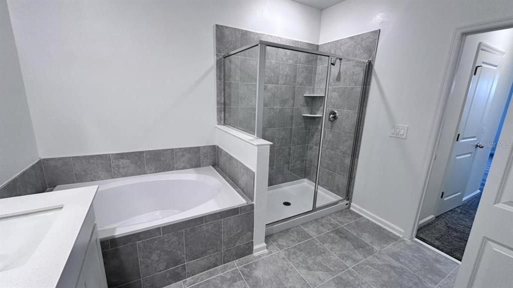 En Venta: $382,000 (4 camas, 3 baños, 1944 Pies cuadrados)