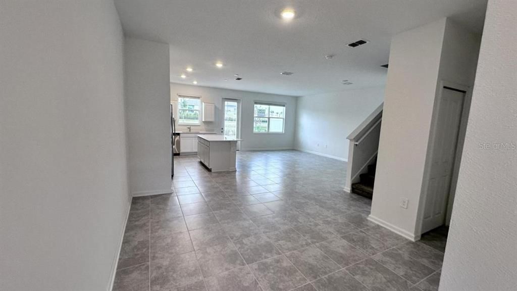 En Venta: $382,000 (4 camas, 3 baños, 1944 Pies cuadrados)